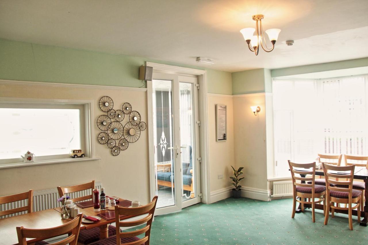 Haven Crest Hotell Whitby Exteriör bild